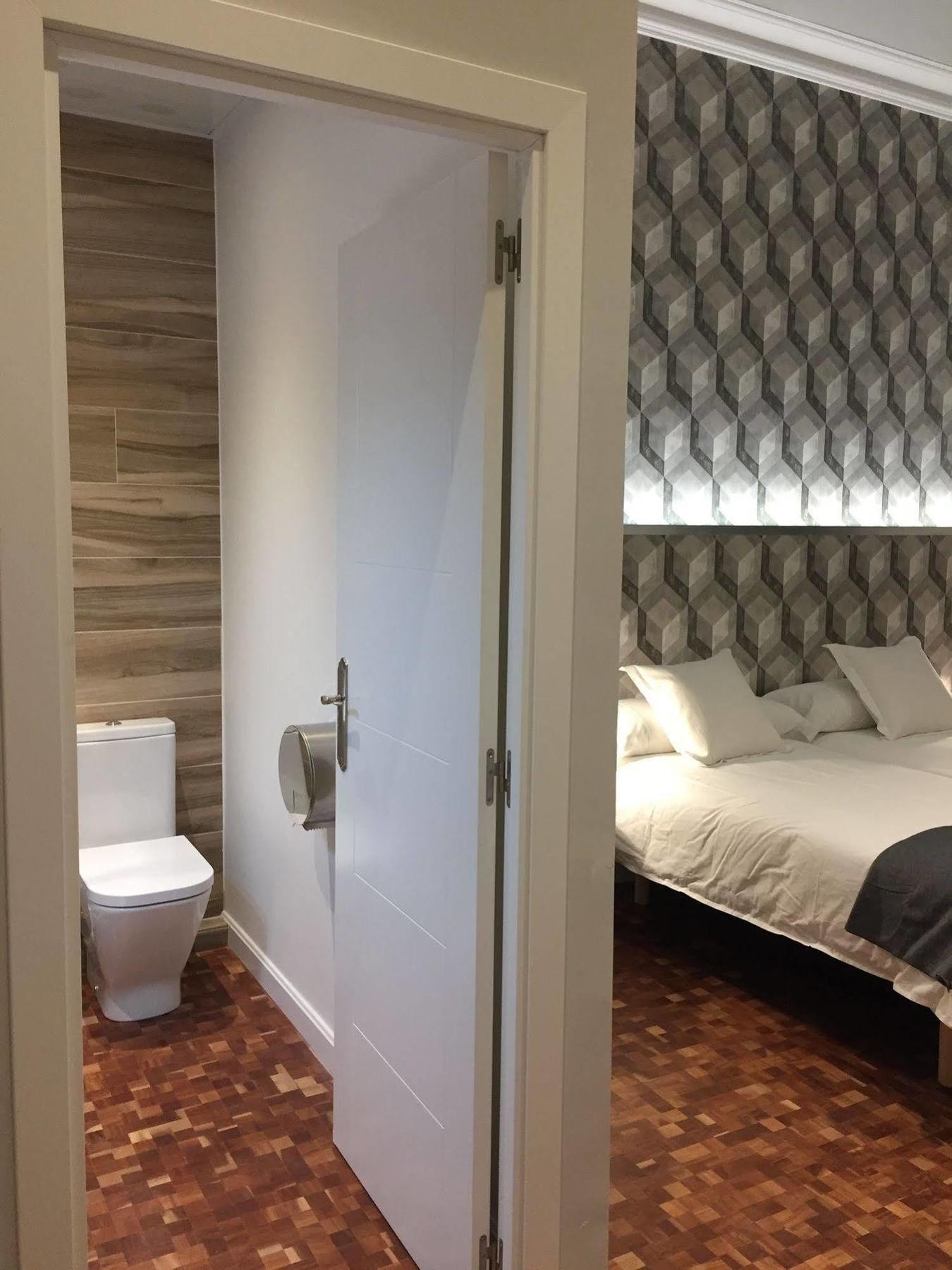 Hip Karma Hostel Барселона Экстерьер фото