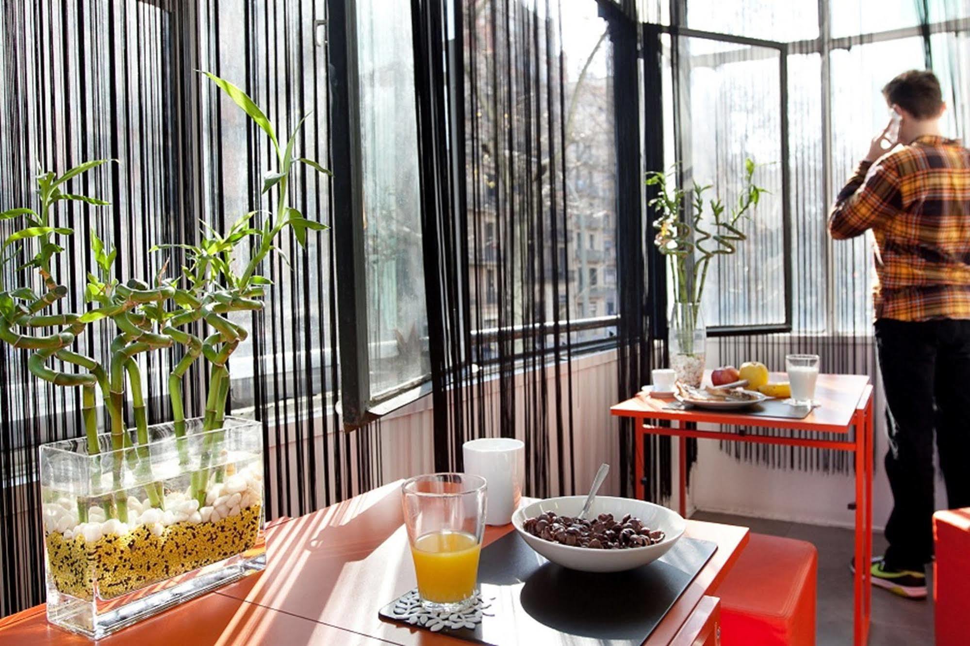 Hip Karma Hostel Барселона Экстерьер фото