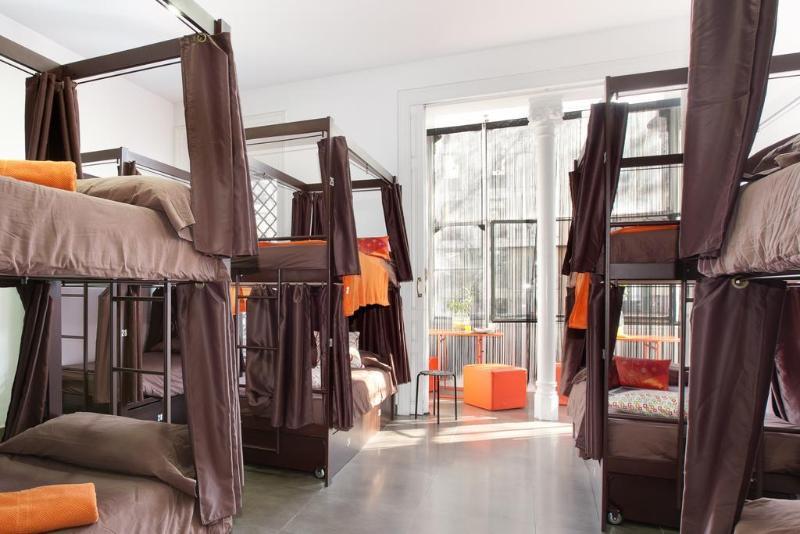 Hip Karma Hostel Барселона Экстерьер фото